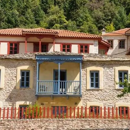 Hotel Koryschades Village Karpenísion
